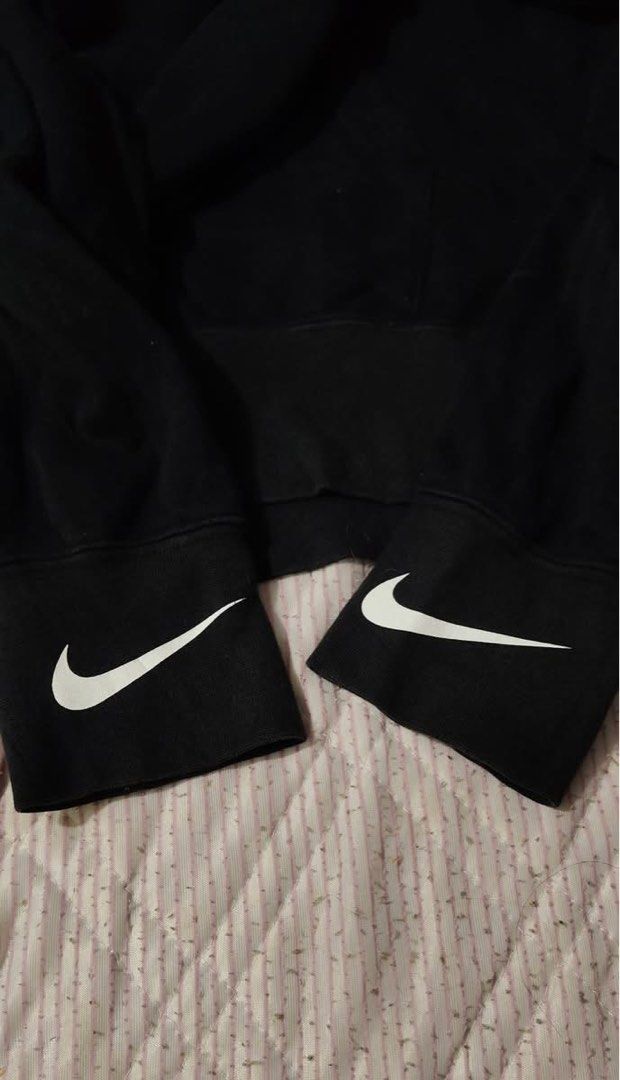 NIKE AOP HOODIE (Category: Coats, Jackets and Outerwear) located in Baguio. Submitted by reniel_thrift (Listing ID 1471043626, Image 3). Description: forsale Nike AOP Hoodie •Excellent ondition •Color Rate: 10/10 •Issue: None -Size Large On tag -Width 24 -Length 28 ₱880ship 📍Baguio City🌲.