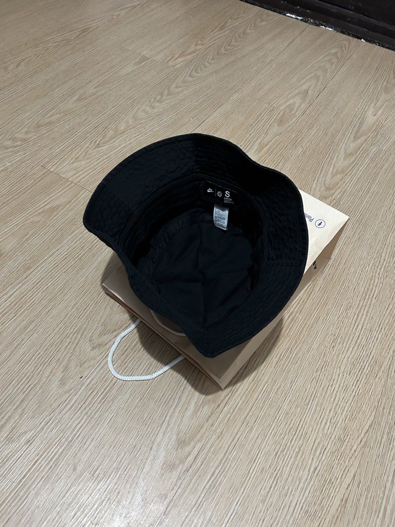 Nike Apex Ventura Washed Bucket Hat (Category: Caps & Hats) located in Pateros City. Submitted by _ramonparian (Listing ID 1471061038, Image 3). Description: • Unisex (Size Small) 🚚: J&T and Lalamove (if nearby) 📍: Manila Paterks.