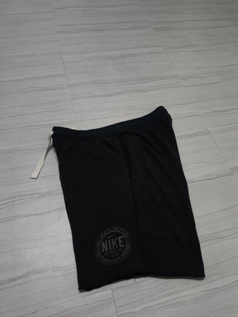 NIKE ATHLETIC DEPARTMENT ALUMNI (Category: Shorts) located in Lupon. Submitted by thriftnikent (Listing ID 1470940546, Image 2). Description: EXCELLENT CONDITION 9.5 COLOR RATE NO ISSUE 30-36 WAIST 18.5 LENGTH.