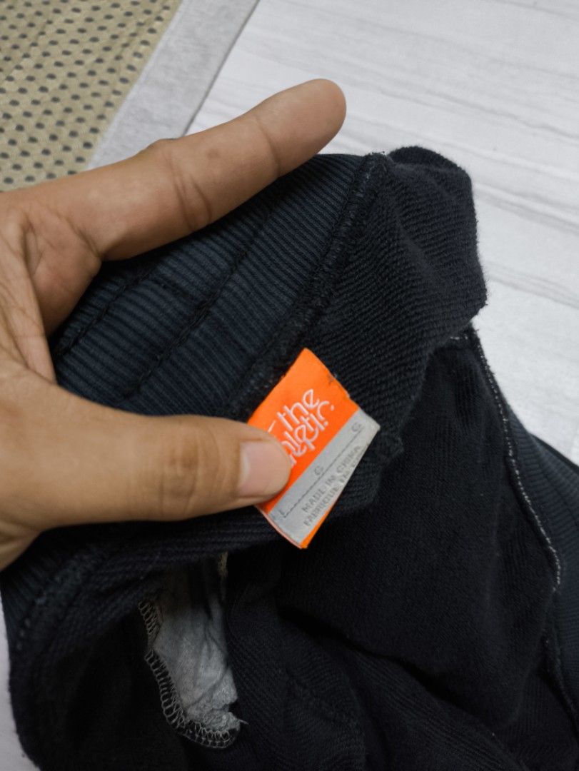 NIKE ATHLETIC DEPARTMENT ALUMNI (Category: Shorts) located in Lupon. Submitted by thriftnikent (Listing ID 1470940546, Image 3). Description: EXCELLENT CONDITION 9.5 COLOR RATE NO ISSUE 30-36 WAIST 18.5 LENGTH.