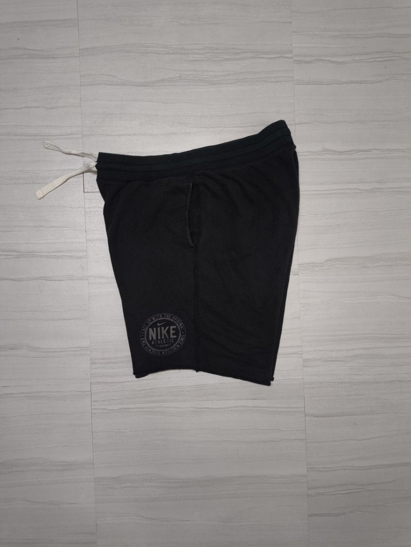 NIKE ATHLETIC DEPARTMENT ALUMNI (Category: Shorts) located in Lupon. Submitted by thriftnikent (Listing ID 1470940546, Image 1). Description: EXCELLENT CONDITION 9.5 COLOR RATE NO ISSUE 30-36 WAIST 18.5 LENGTH.