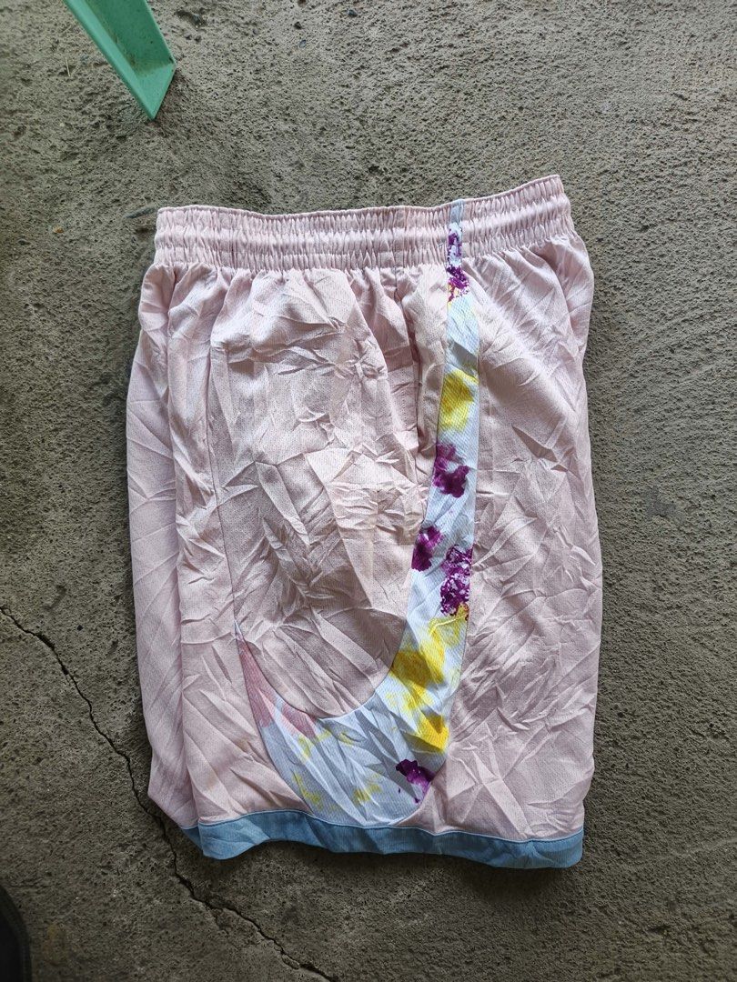 NIKE BIG SWOOSH DRIFIT SHORT (Category: Shorts) located in Alaminos. Submitted by thriftings625 (Listing ID 1470935632, Image 2). Description: Waist 30 - 36 Length 21 No issue Good as new Color rate: 9/10 No holes, no lints, no rips.