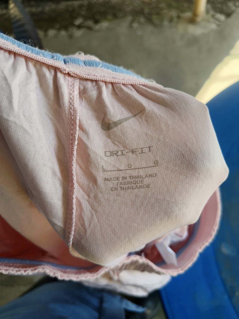 NIKE BIG SWOOSH DRIFIT SHORT (Category: Shorts) located in Alaminos. Submitted by thriftings625 (Listing ID 1470935632, Image 3). Description: Waist 30 - 36 Length 21 No issue Good as new Color rate: 9/10 No holes, no lints, no rips.