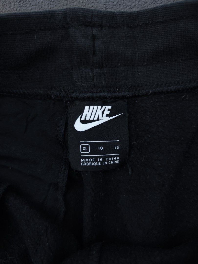 Nike Big Swoosh Jogger (Category: Joggers) located in Bulacan. Submitted by emilj23 (Listing ID 1470967384, Image 3). Description: Nike Big Swoosh Jogger Size XL on tag L 36.5 W 32-36 Leg Hole 5 Condition 9/10 Color rate 9/10 Issue Minimal Stains.