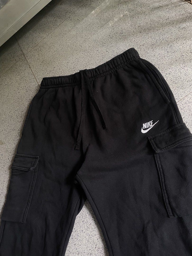 Nike Black Cargo Jogger Sweatpants Size L (Category: Joggers) located in Nagcarlan. Submitted by chrollo_lucilfer (Listing ID 1471002837, Image 2). Description: NIKE CARGO PANTS SIZE LARGE ON TAG WAIST-30-34 LENGTH-38 TIGH-11 COLOR RATE-9.5/10 GOOD CONDITION NO ISSUE.