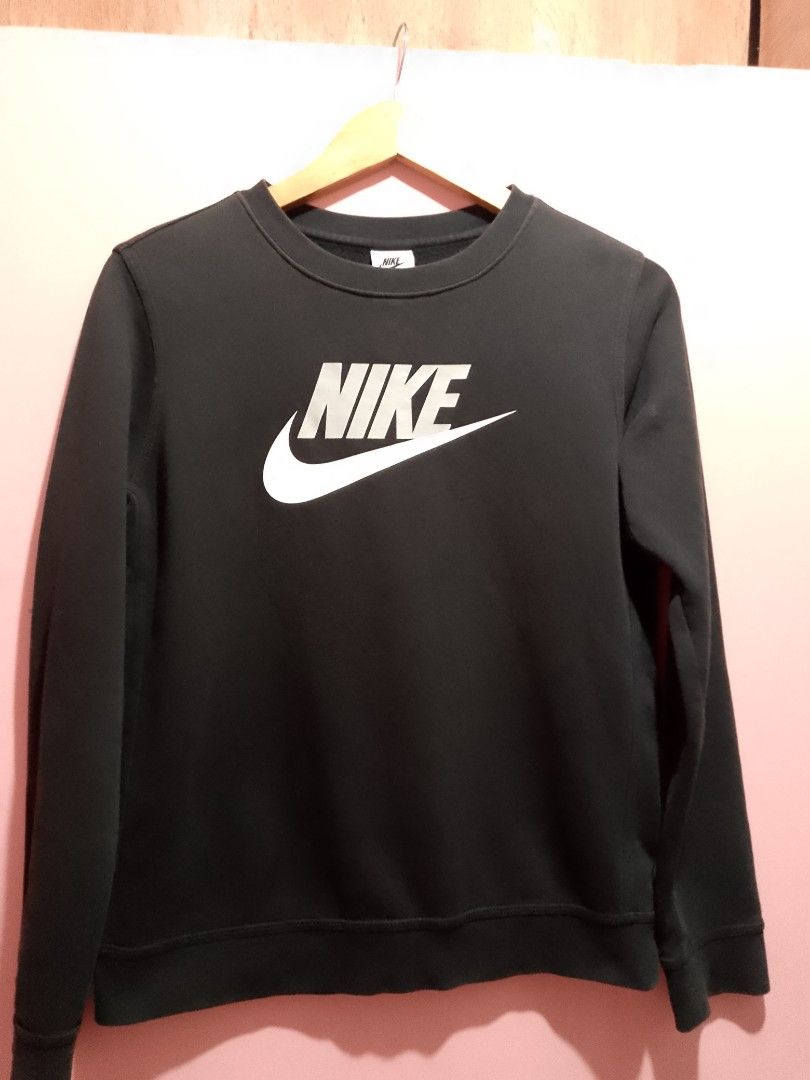 Nike Black Graphic Sweatshirt Size L (Category: Coats, Jackets and Outerwear) located in General Trias. Submitted by elmerafelix-42143 (Listing ID 1470945924, Image 1). Description: - Brand: Nike - Style: Crewneck sweatshirt - Color: Black with large grey and white chest logo - Size: L (Tag on collar) - Dimensions 19.5x23 - Material: 80% Cotton, 20% Polyester - Style Code: CV9297-011 - Features: Ribbed cuffs and hem for a snug fit - Origin: Made 