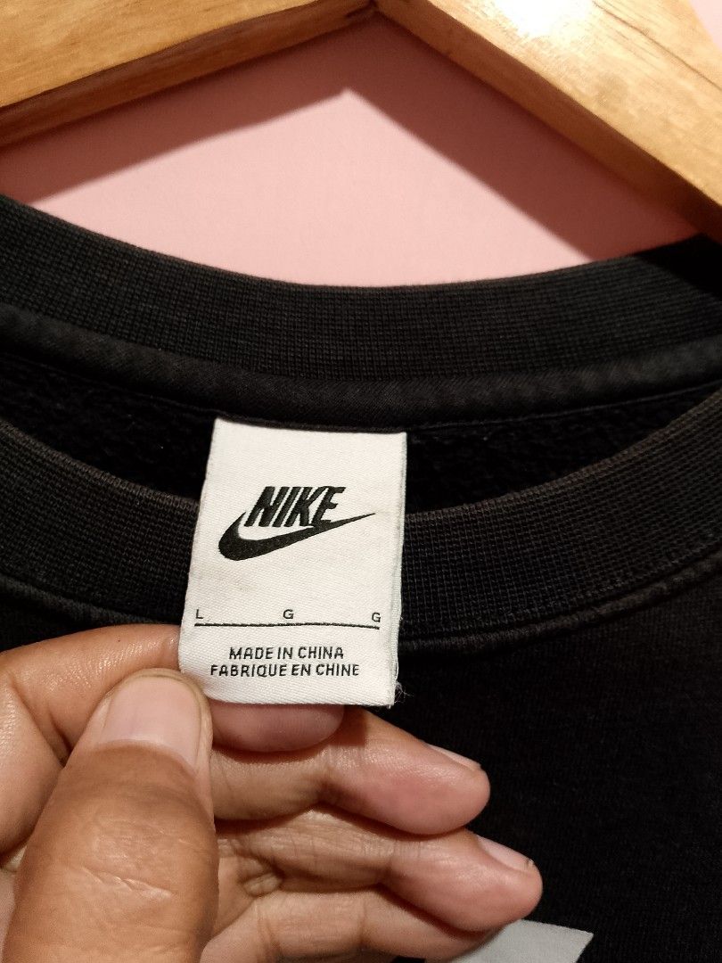Nike Black Graphic Sweatshirt Size L (Category: Coats, Jackets and Outerwear) located in General Trias. Submitted by elmerafelix-42143 (Listing ID 1470945924, Image 3). Description: - Brand: Nike - Style: Crewneck sweatshirt - Color: Black with large grey and white chest logo - Size: L (Tag on collar) - Dimensions 19.5x23 - Material: 80% Cotton, 20% Polyester - Style Code: CV9297-011 - Features: Ribbed cuffs and hem for a snug fit - Origin: Made 