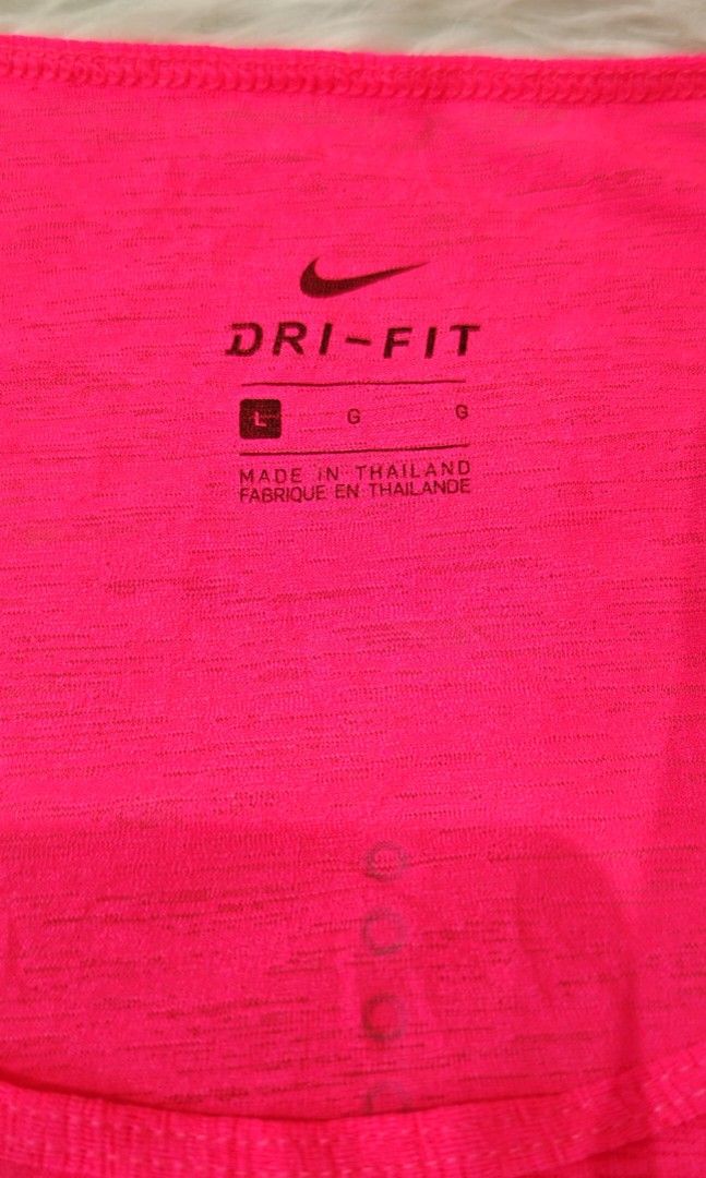 Nike Breathe Blouse (Category: Activewear) located in Manila. Submitted by xanderzluxcollection (Listing ID 1471051281, Image 2). Description: 🔴Authentic Nike Breathe Blouse 🔴New,Large 🔴Fb acct.Xander M.Gatchalian.096******91.