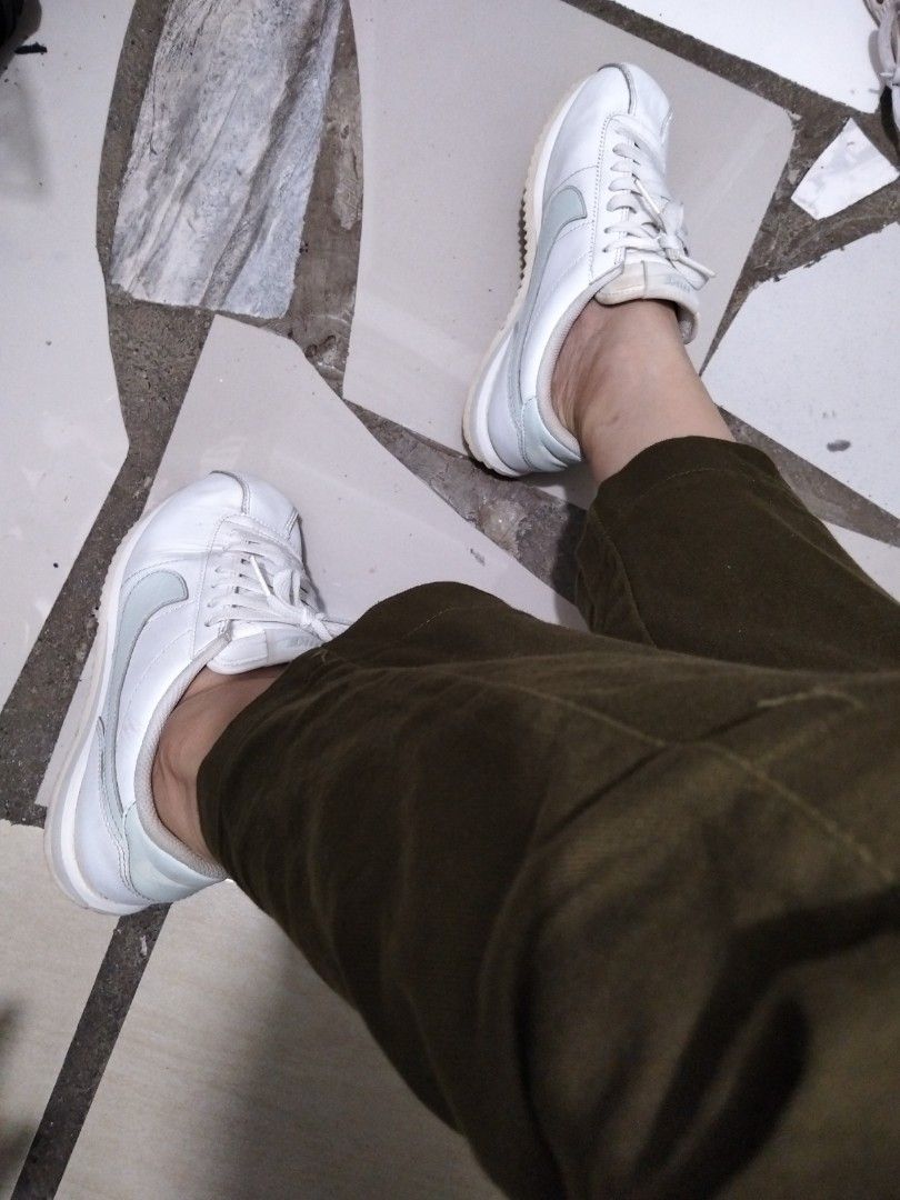 Nike Cortez (Category: Sneakers) located in El Salvador. Submitted by francheskaukayukay (Listing ID 1470973832, Image 2). Description: size 5.5.
