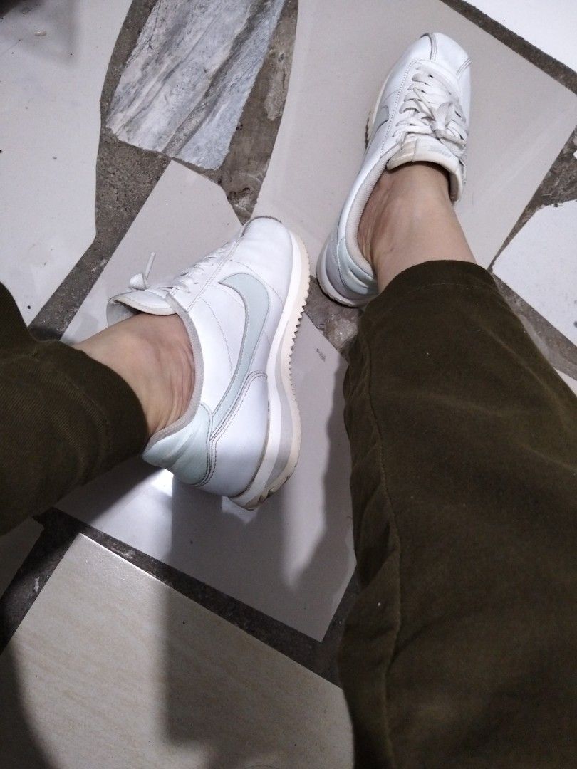 Nike Cortez (Category: Sneakers) located in El Salvador. Submitted by francheskaukayukay (Listing ID 1470973832, Image 1). Description: size 5.5.