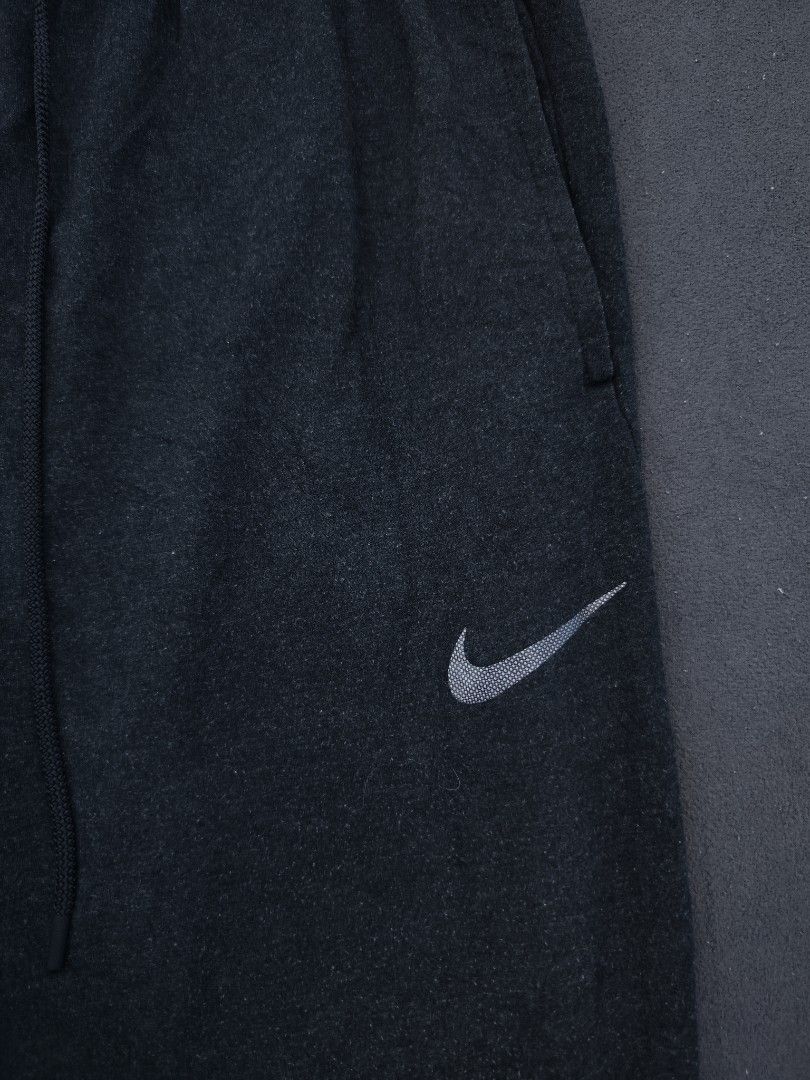 Nike Cotton Drifit Jogger (Category: Joggers) located in Bulacan. Submitted by emilj23 (Listing ID 1470971989, Image 2). Description: Nike Cotton Drifit Jogger Size XXL on tag L 38.5 W 32-38 Leg Hole 5 Condition 9.5/10 Color rate 9.5/10 Issue Minimal Stain.