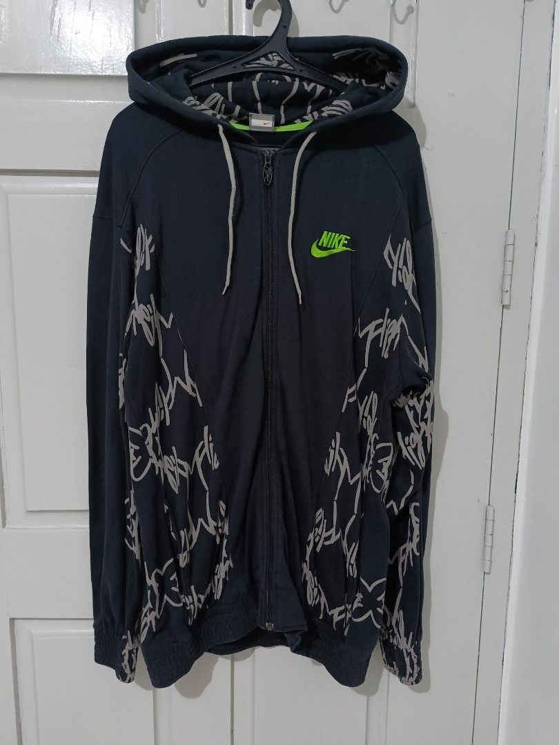 Nike flight hoodie (Category: Coats, Jackets and Outerwear) located in Bacoor. Submitted by toffs16 (Listing ID 1470936961, Image 1). Description: size Large to XL Embroidered Logo.