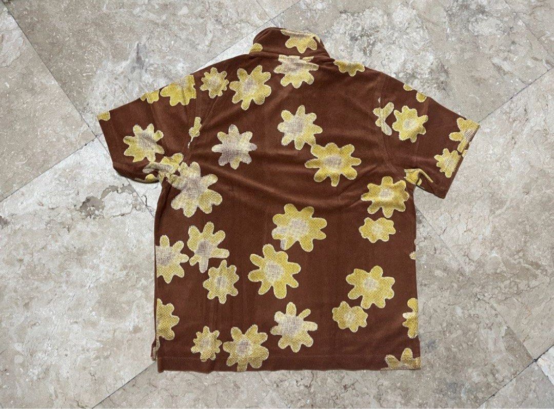 Nike Floral Polo (Category: Tshirts & Polo Shirts ) located in Manila. Submitted by neloluu (Listing ID 1471063718, Image 2). Description: Nike “Flower Power” Polo - bought in nike trinoma - size is large (L) - very excellent condition, never worn L 21.5 W 28 location is in mnl price is fixed and can do lbc/lalamove .