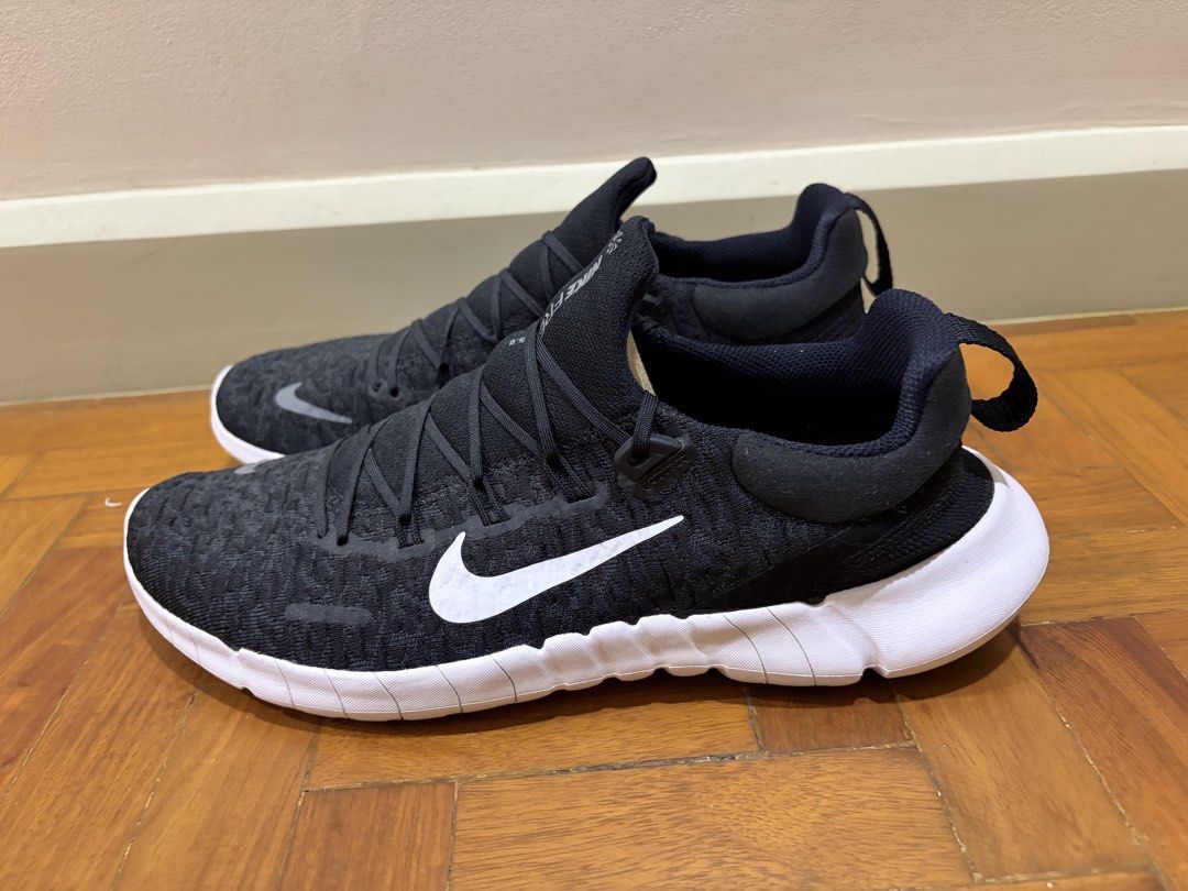 Nike Free Run 5.0 (Men’s) (Category: Sneakers) located in Quezon City. Submitted by green.archer (Listing ID 1471044061, Image 1). Description: SALE! Nike Free Run 5.0 (Men’s) - Color: Black/White - Size: 10 US (Men’s) - Well-Kept - 100 % Authentic SALE Price: 3,000! Call/Text if Interested: 09209068636.