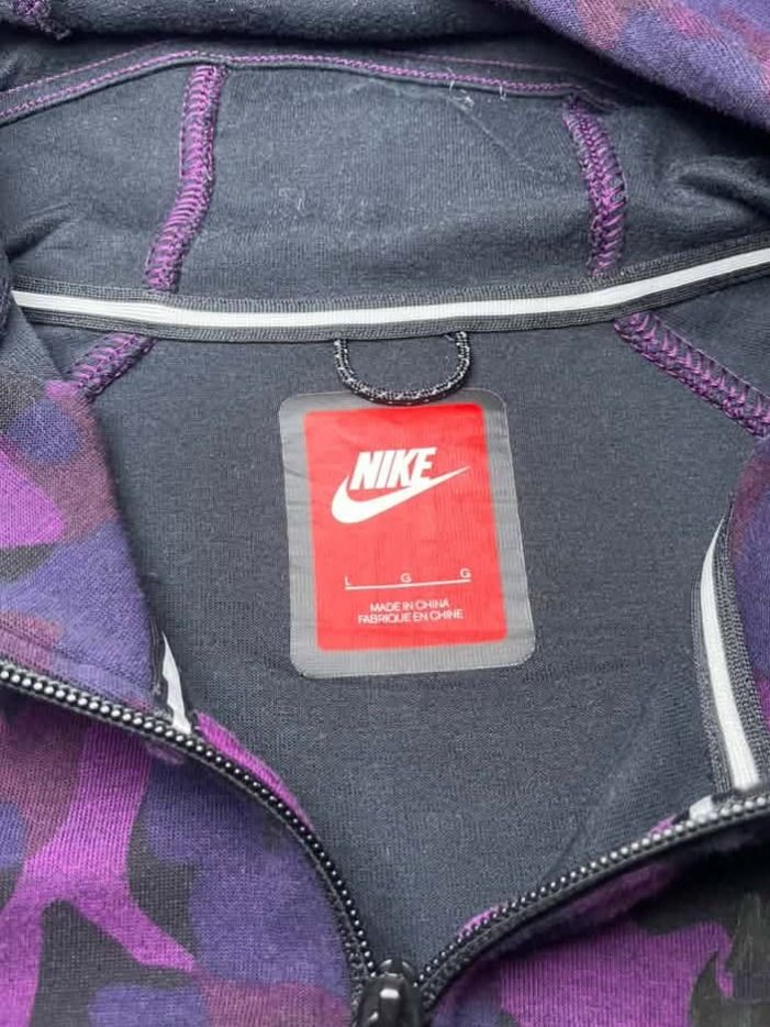nike hoodie fleece (Category: Coats, Jackets and Outerwear) located in Paranaque City. Submitted by thrift_in_the_hoods (Listing ID 1471114111, Image 2). Description: dimes: 19x25 issue: none.