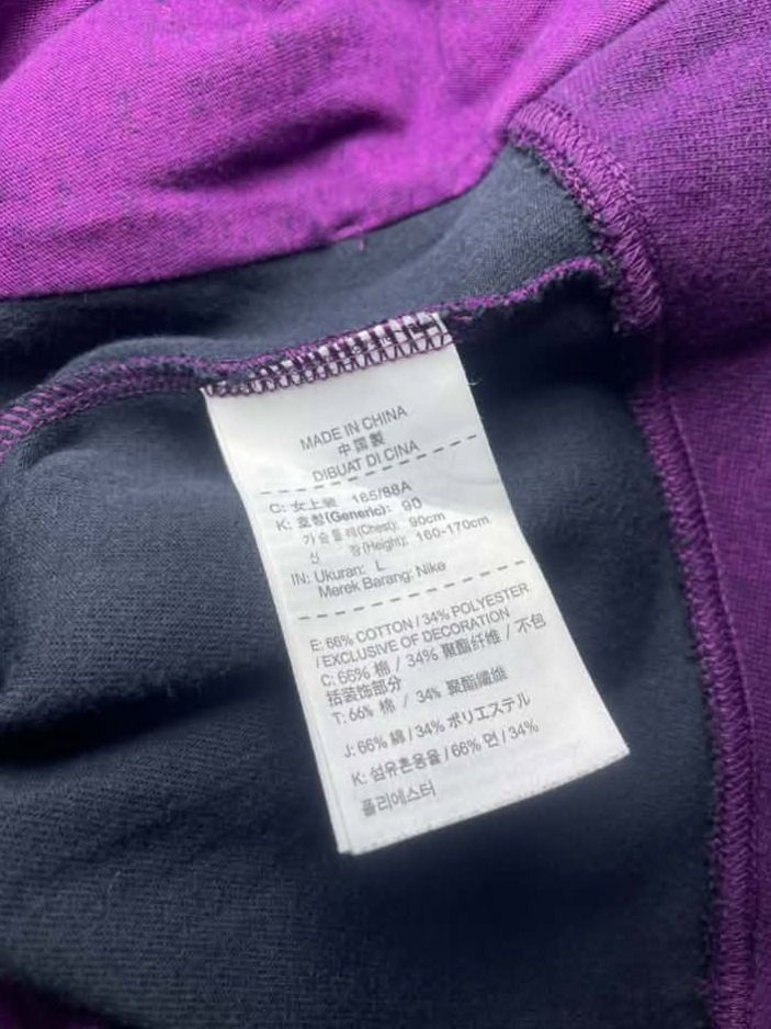 nike hoodie fleece (Category: Coats, Jackets and Outerwear) located in Paranaque City. Submitted by thrift_in_the_hoods (Listing ID 1471114111, Image 3). Description: dimes: 19x25 issue: none.