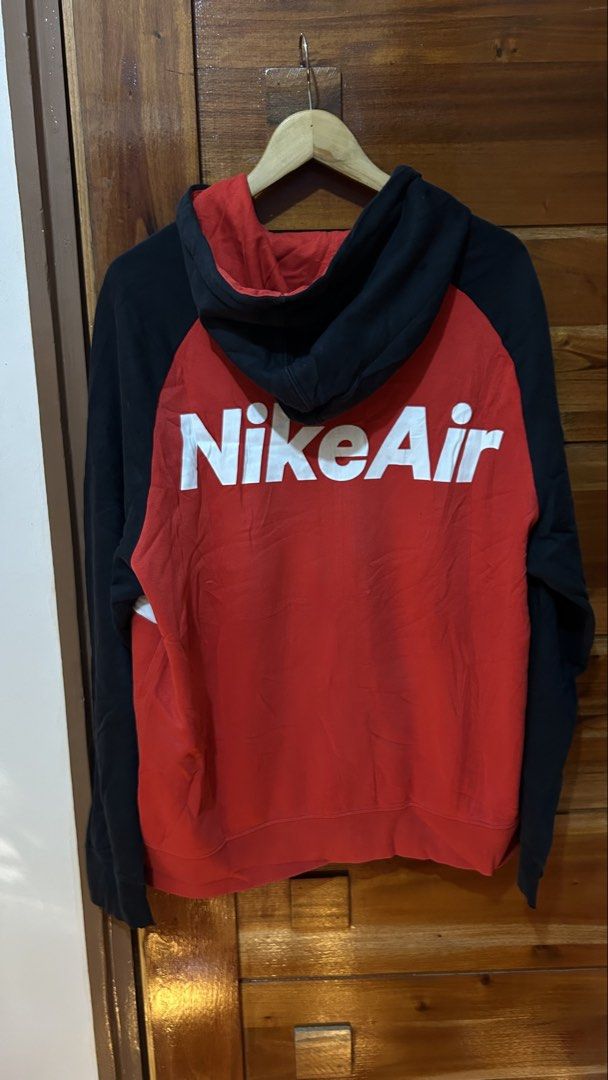 Nike jacket (Category: Coats, Jackets and Outerwear) located in Baguio. Submitted by swoosh_thrifts (Listing ID 1470994891, Image 1). Description: .