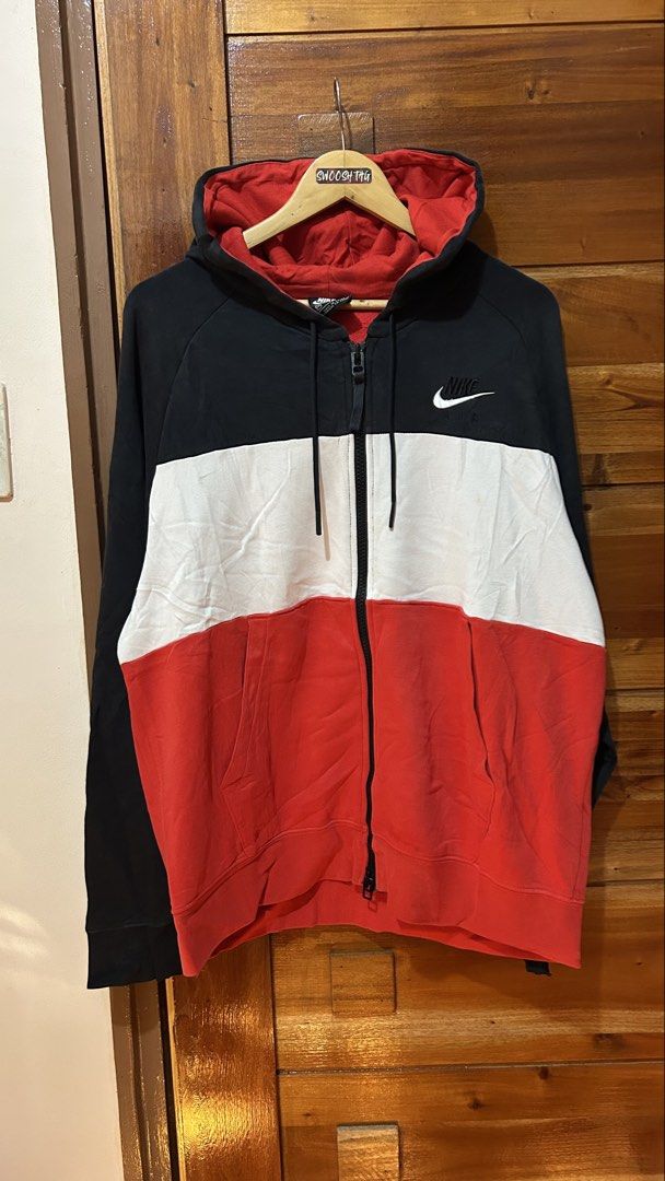 Nike jacket (Category: Coats, Jackets and Outerwear) located in Baguio. Submitted by swoosh_thrifts (Listing ID 1470994891, Image 2). Description: .