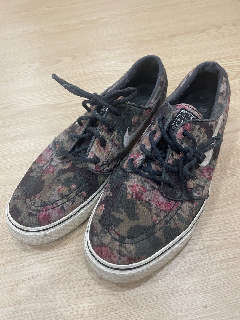 NIKE JANOSKI DIGI FLORAL OG (Category: Sneakers) located in Manila. Submitted by bedlambuzz (Listing ID 1471042966, Image 1). Description: WYIWYG MAY NEED SOME REGLEUING BUT THIS WAS WELL TAKEN CARE OF USED AND NO BOX MAY CONTAIN OTHER FLAWS.