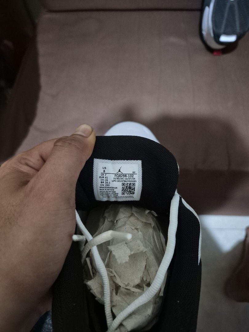 Nike Jordan Max Aura 6 (Category: Sneakers) located in Manila. Submitted by jm1218 (Listing ID 1471050417, Image 3). Description: Material:FQ8298-102 Size:8.