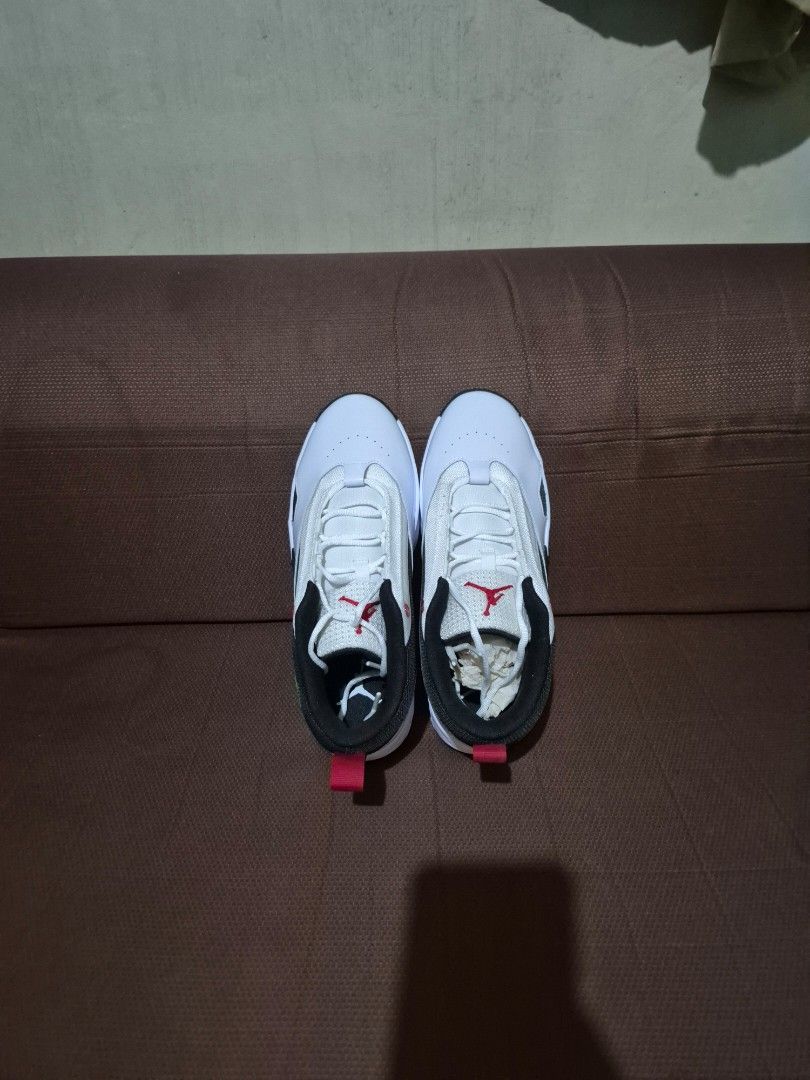 Nike Jordan Max Aura 6 (Category: Sneakers) located in Manila. Submitted by jm1218 (Listing ID 1471050417, Image 1). Description: Material:FQ8298-102 Size:8.