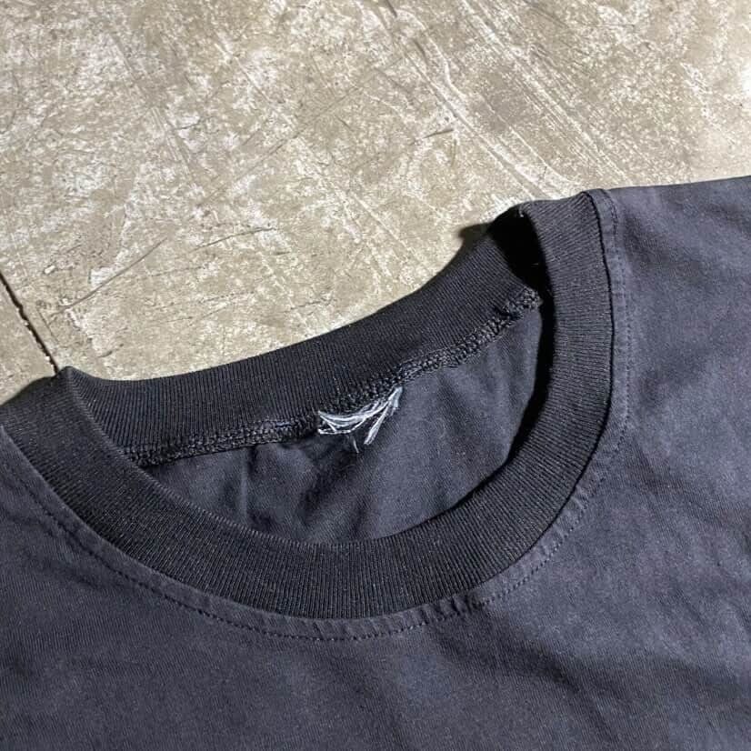 Nike Mid Script Retro Style Shirt (Category: Tshirts & Polo Shirts ) located in Antipolo. Submitted by soon2byourz_ (Listing ID 1471067530, Image 2). Description: Dimensions (laid flat): Pit to Pit: 20.25” Length: 29.25” [Cut tag] Flaws: medyo namumuti & multiple pinhole Color Rate: 9-9.5/10 Condition: WELL USED COLOR MAY VARY DUE TO LIGHTING!.