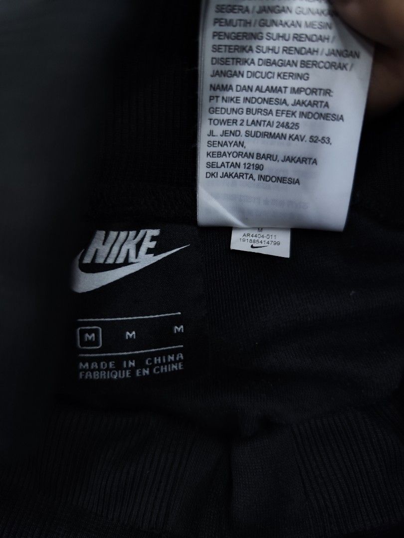 Nike NSW Womens PK Track Joggers (Category: Other Bottoms) located in Bulacan. Submitted by emilj23 (Listing ID 1470972762, Image 3). Description: Nike NSW Womens PK Track Joggers Size M on tag L 36 W 26-34 Leg Hole 4 Condition 9.5/10 Color rate 9.5/10 No Issue.