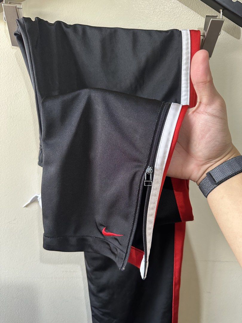 Nike Pants (Category: Joggers) located in Manila. Submitted by kurbym (Listing ID 1471021548, Image 3). Description: Nike Pants XL no issue .