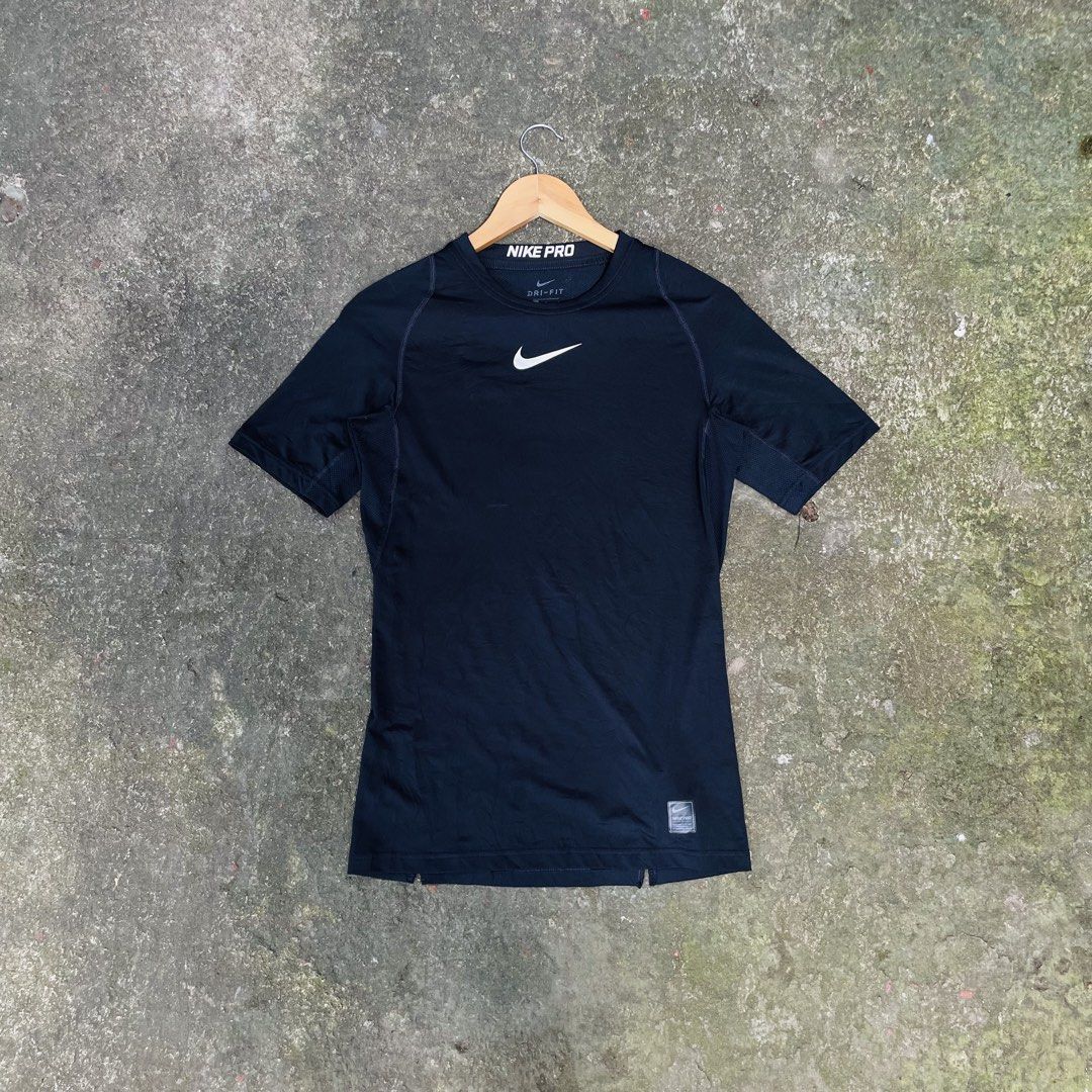 Nike Pro (Category: Activewear) located in Minglanilla. Submitted by starrmoonn (Listing ID 1470965852, Image 1). Description: Nike Pro Compression Shirt Dimes: 17 x 27 Condition: 10/10 Color Rate: 10/10 Issue: None Price + Sf!💸.