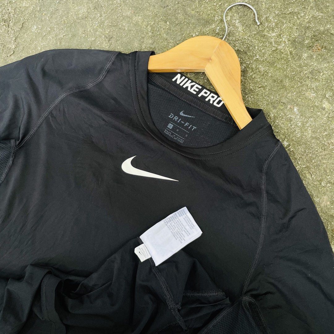 Nike Pro (Category: Activewear) located in Minglanilla. Submitted by starrmoonn (Listing ID 1470965852, Image 3). Description: Nike Pro Compression Shirt Dimes: 17 x 27 Condition: 10/10 Color Rate: 10/10 Issue: None Price + Sf!💸.