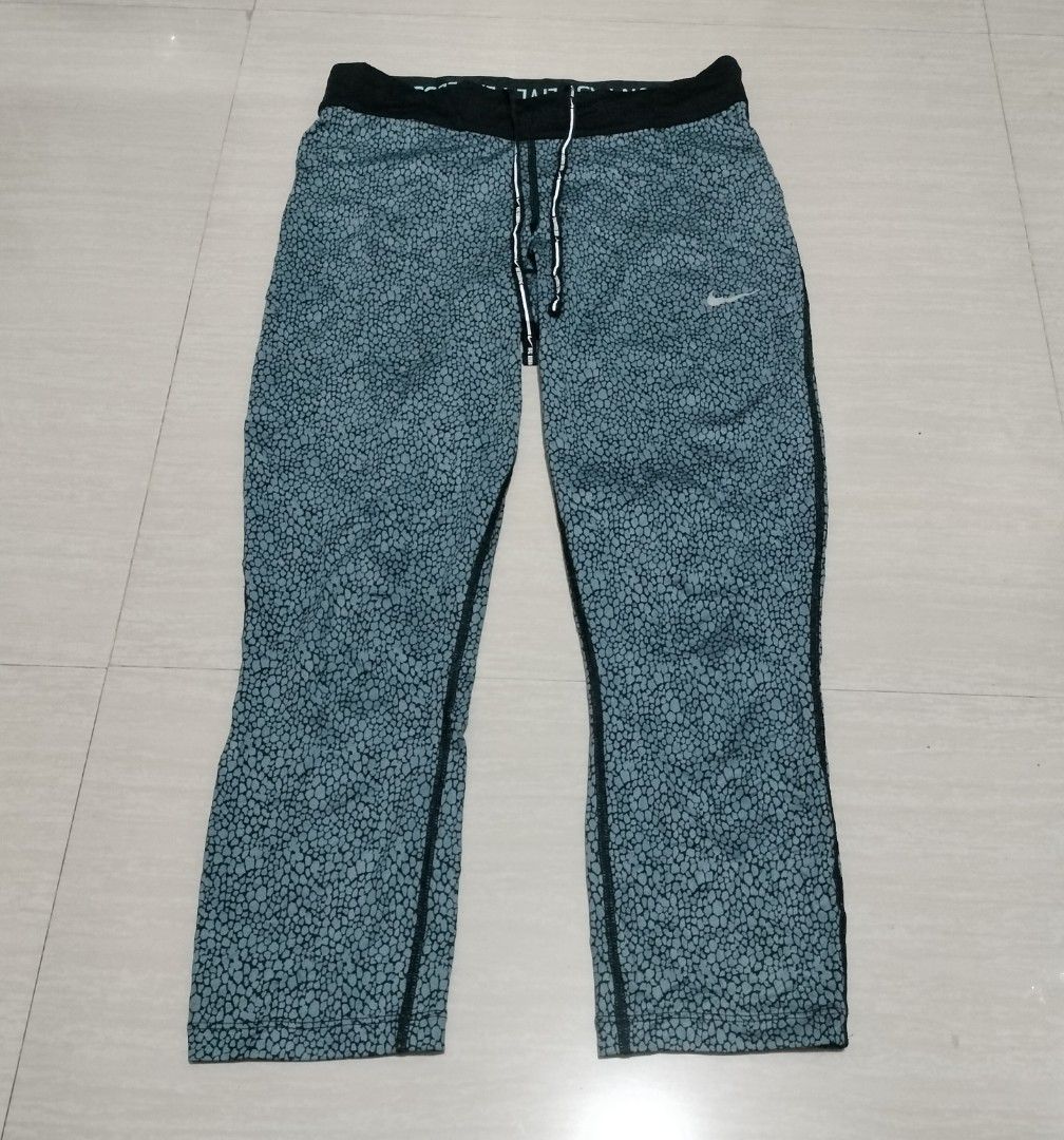 NIKE RUNNING TIGHTS (Category: Activewear) located in Sariaya. Submitted by social_animalz (Listing ID 1471085629, Image 1). Description: waist: up to 28 length: 28.5 inches shipping fee is not included.