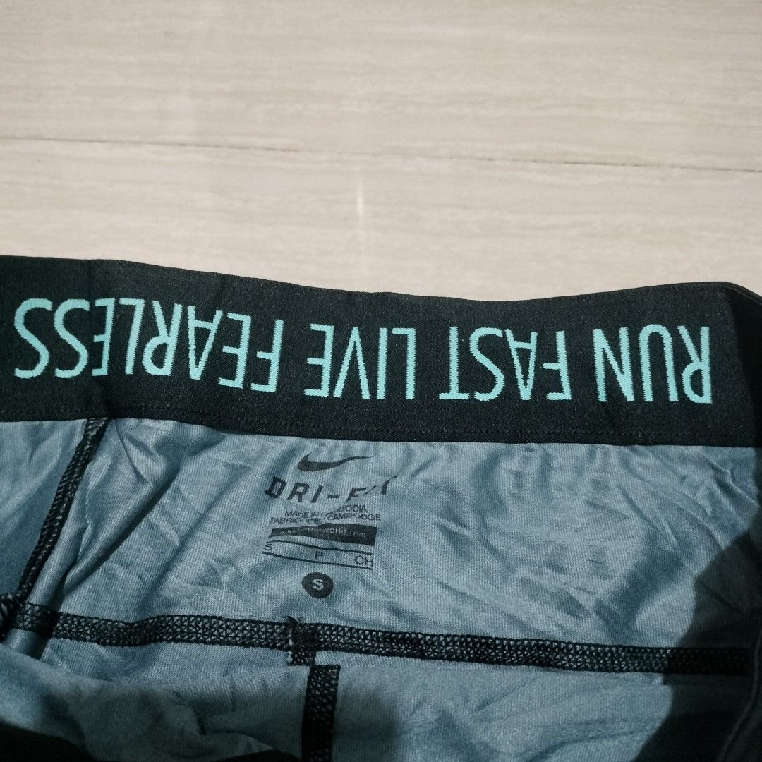 NIKE RUNNING TIGHTS (Category: Activewear) located in Sariaya. Submitted by social_animalz (Listing ID 1471085629, Image 2). Description: waist: up to 28 length: 28.5 inches shipping fee is not included.