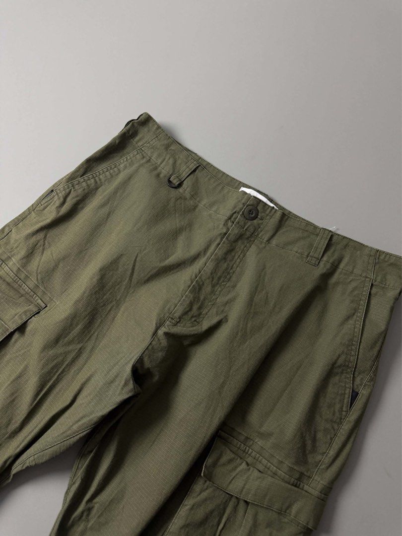 NIKE SB CARGO PANTS (Category: Jeans) located in Guagua. Submitted by sweetboyy (Listing ID 1471037880, Image 2). Description: NIKE SB CARGO PANTS EXCELLENT CONDITION SIZE 36 ON TAG DIMES: WAISTLINE 36-38 / LENGTH 37.5 / LEG OPENING 9.