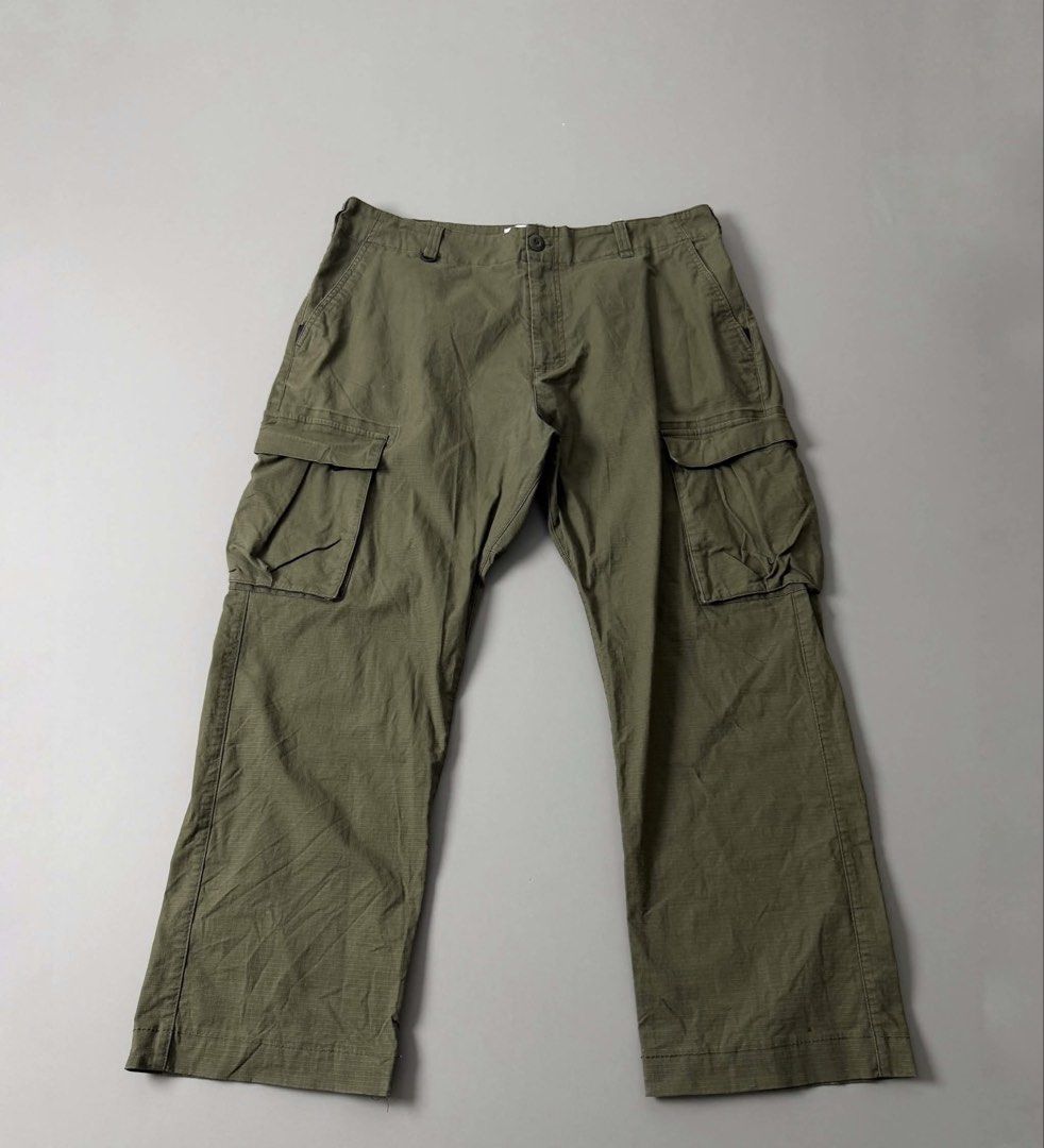 NIKE SB CARGO PANTS (Category: Jeans) located in Guagua. Submitted by sweetboyy (Listing ID 1471037880, Image 1). Description: NIKE SB CARGO PANTS EXCELLENT CONDITION SIZE 36 ON TAG DIMES: WAISTLINE 36-38 / LENGTH 37.5 / LEG OPENING 9.