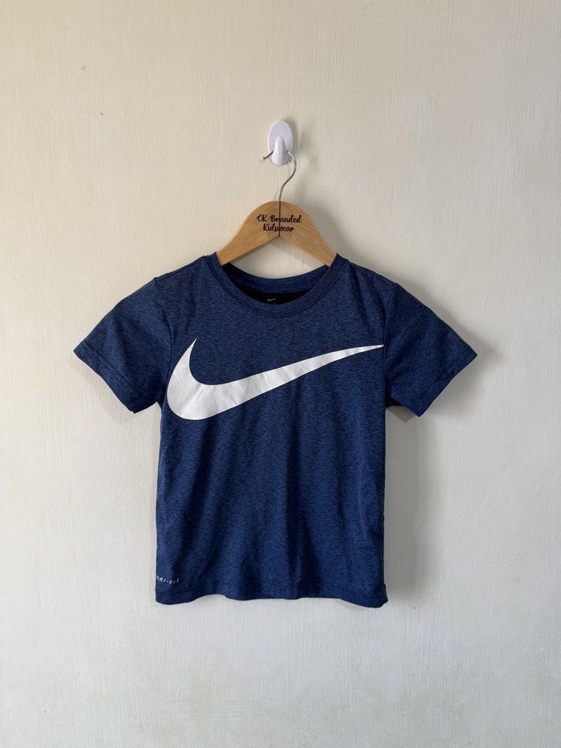 Nike shirt (Category: Babies & Kids Fashion) located in Angeles City. Submitted by buyforless04 (Listing ID 1471059755, Image 1). Description: 6-7 Min hairline.