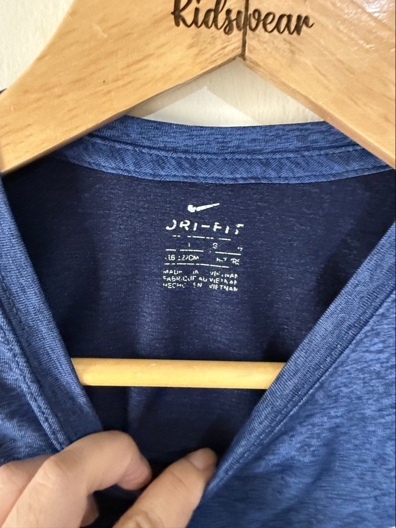 Nike shirt (Category: Babies & Kids Fashion) located in Angeles City. Submitted by buyforless04 (Listing ID 1471059755, Image 2). Description: 6-7 Min hairline.