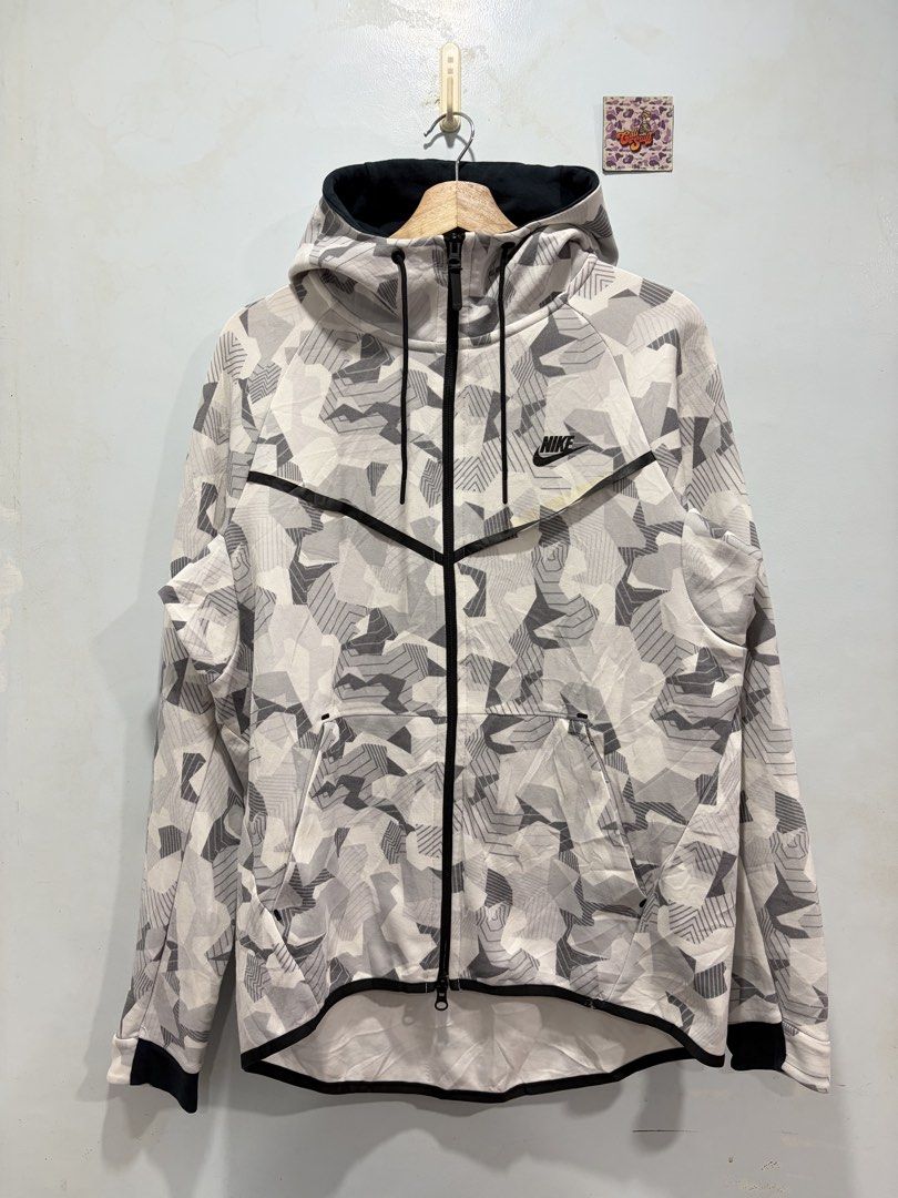 Nike Snow Techfleece Large (Category: Hoodies) located in Calabanga. Submitted by cali.stuff (Listing ID 1471056609, Image 1). Description: Size Large With - 23 Length F-26 B-30 In very good condition working all zippers Issue natanggal yung dikit. Dikitan nyo nlng With slight yellow stain See picture .