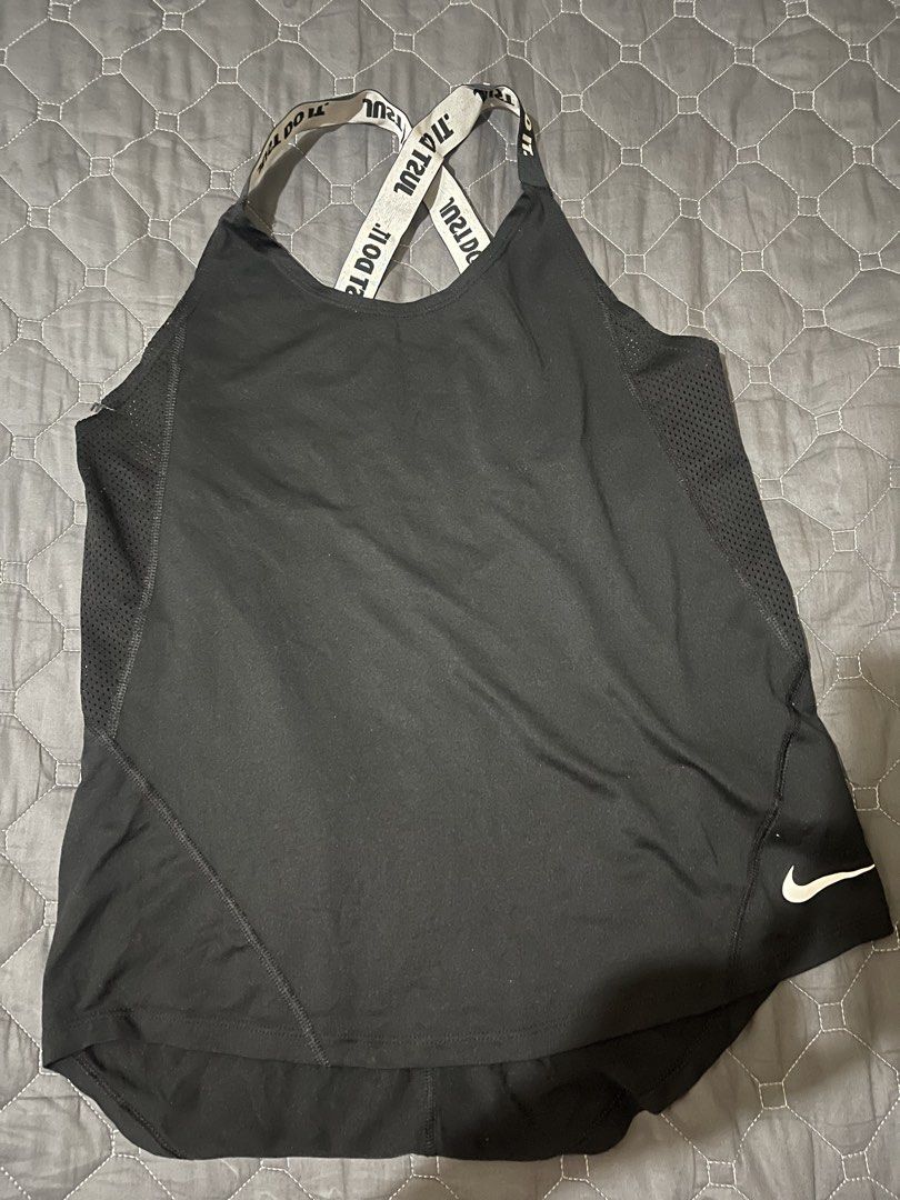 Nike Sportswear (Category: Activewear) located in Minglanilla. Submitted by mi_jin (Listing ID 1470964670, Image 1). Description: .
