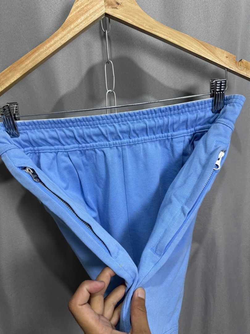 Nike Sportwear Short (Category: Shorts) located in Meycauayan. Submitted by itstimothrifts (Listing ID 1471001067, Image 3). Description: Nike Sportswear Short Excellent Condition Need wash L on tag Width 30-34 Length 15.5 .