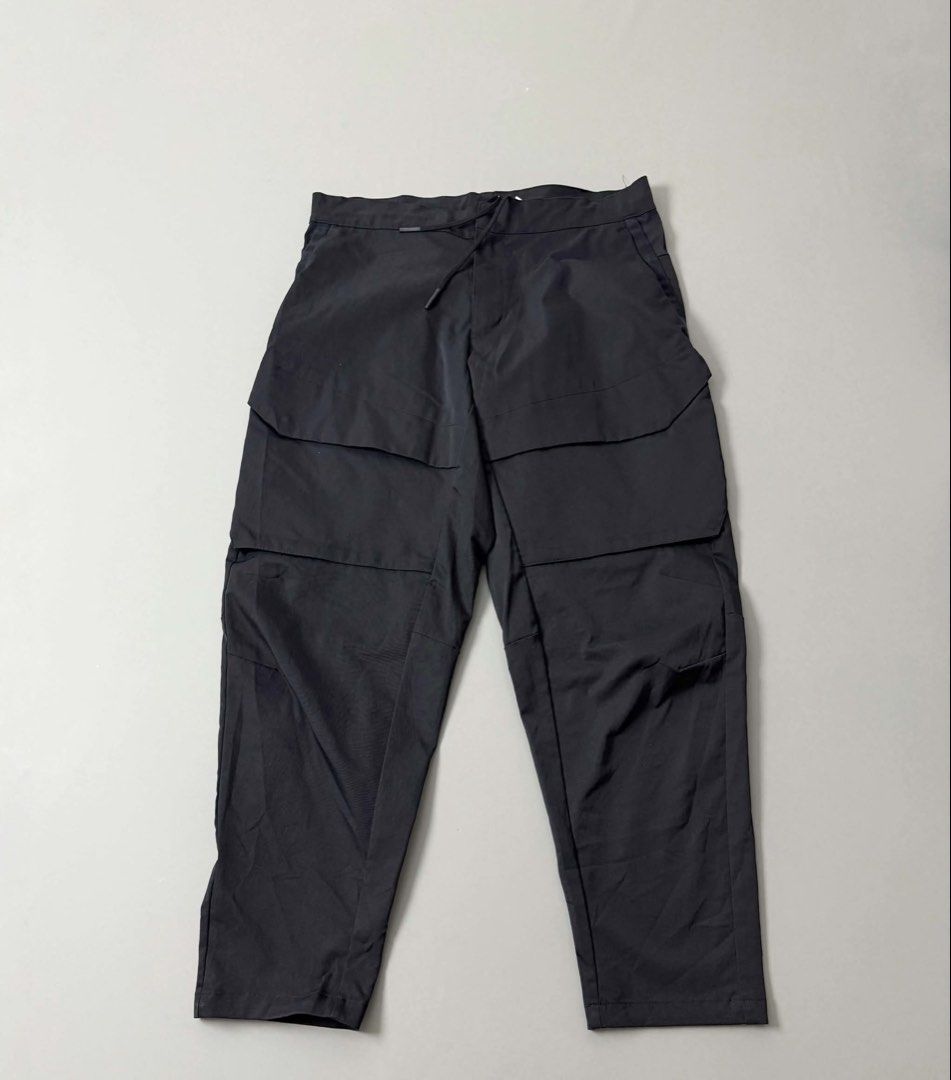 NIKE TECH PACK WOVEN UTILITY CARGO PANTS (Category: Jeans) located in Guagua. Submitted by sweetboyy (Listing ID 1471063567, Image 1). Description: NIKE TECH PACK WOVEN UTILITY CARGO PANTS EXCELLENT CONDITION SIZE LARGE ON TAG DIMES: WAISTLINE 34 / LENGTH 36 / LEG OPENING 6.5.