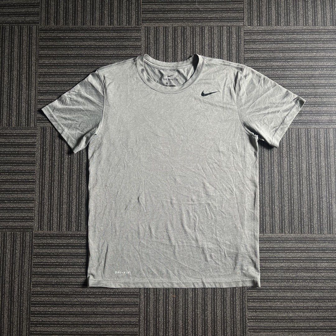 NIKE Tee Logo Shirt Mens (Category: Activewear) located in Imus. Submitted by thriftsportph (Listing ID 1470957830, Image 1). Description: NIKE Tee Logo Shirt Mens 👕Size on Tag: Medium 📏Dimension L 26” W 20” 🔖Price 380 .
