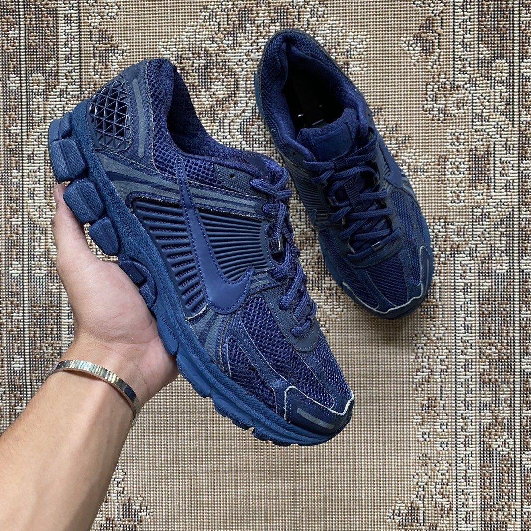 Nike Vomero 5 Navy Blue (Category: Sneakers) located in Manolo Fortich. Submitted by thriftstr.co (Listing ID 1470984196, Image 2). Description: Vomero 5 Navy Blue 9.5 US / 43 EU / 27.5 CM Excellent Condition .