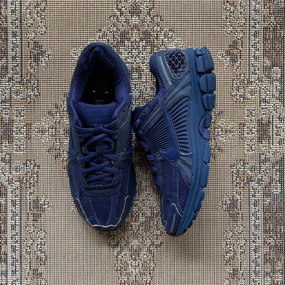 Nike Vomero 5 Navy Blue (Category: Sneakers) located in Manolo Fortich. Submitted by thriftstr.co (Listing ID 1470984196, Image 1). Description: Vomero 5 Navy Blue 9.5 US / 43 EU / 27.5 CM Excellent Condition .