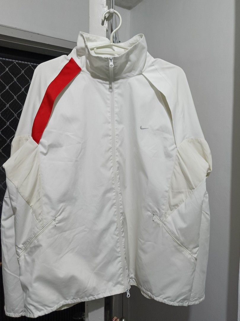 Nike wind breaker jacket (Category: Coats, Jackets and Outerwear) located in Bacoor. Submitted by toffs16 (Listing ID 1470937323, Image 1). Description: like new condition size large embroidered logo.