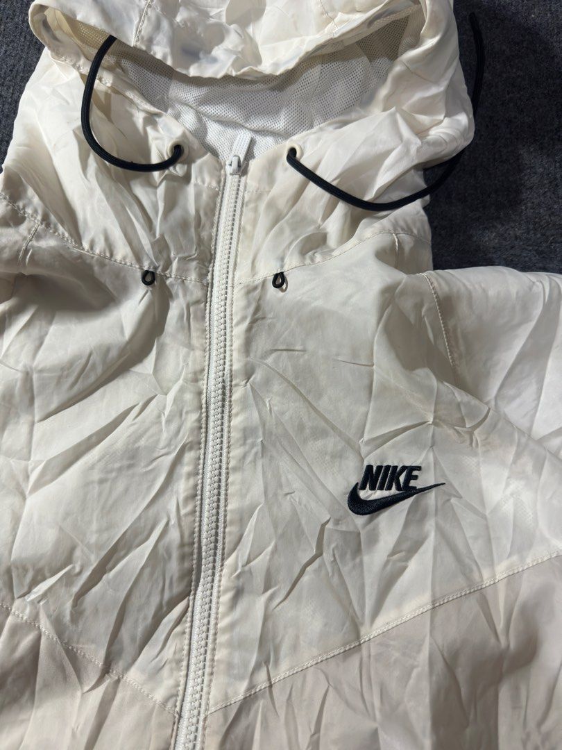 Nike Wind Runner (Category: Coats, Jackets and Outerwear) located in Dipolog. Submitted by dripdistric.co (Listing ID 1471078343, Image 2). Description: 26.5 x 26 XL-2XL.