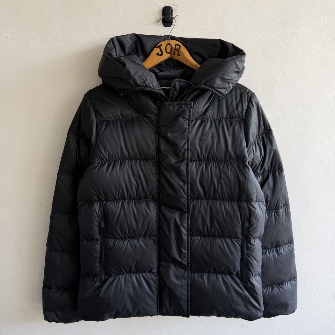 Nike Women’s Puffer Jacket (Category: Coats, Jackets and Outerwear) located in San Fernando. Submitted by jorjorr (Listing ID 1471072352, Image 1). Description: Nike Women’s Puffer Jacket Large on tag 21 width 25 length Excellent condition No issue P1,499.