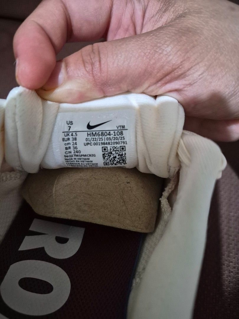 Nike Womens Vomero 18 (Category: Sneakers) located in Manila. Submitted by jm1218 (Listing ID 1471045649, Image 2). Description: Material:HM6804-108 Size:7.