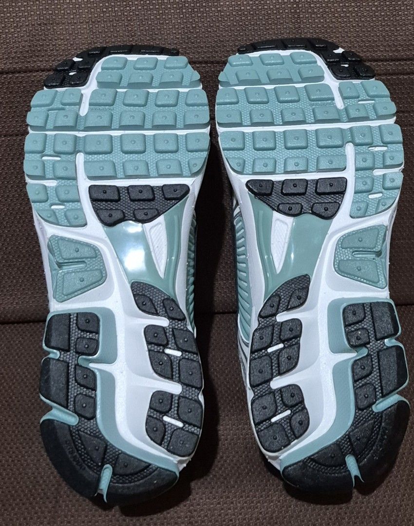 Nike Womens Zoom Vomero 5 (Category: Sneakers) located in Manila. Submitted by jm1218 (Listing ID 1471048565, Image 1). Description: Material:HF1877-101 Size:6.
