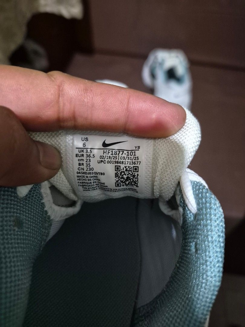 Nike Womens Zoom Vomero 5 (Category: Sneakers) located in Manila. Submitted by jm1218 (Listing ID 1471048565, Image 3). Description: Material:HF1877-101 Size:6.
