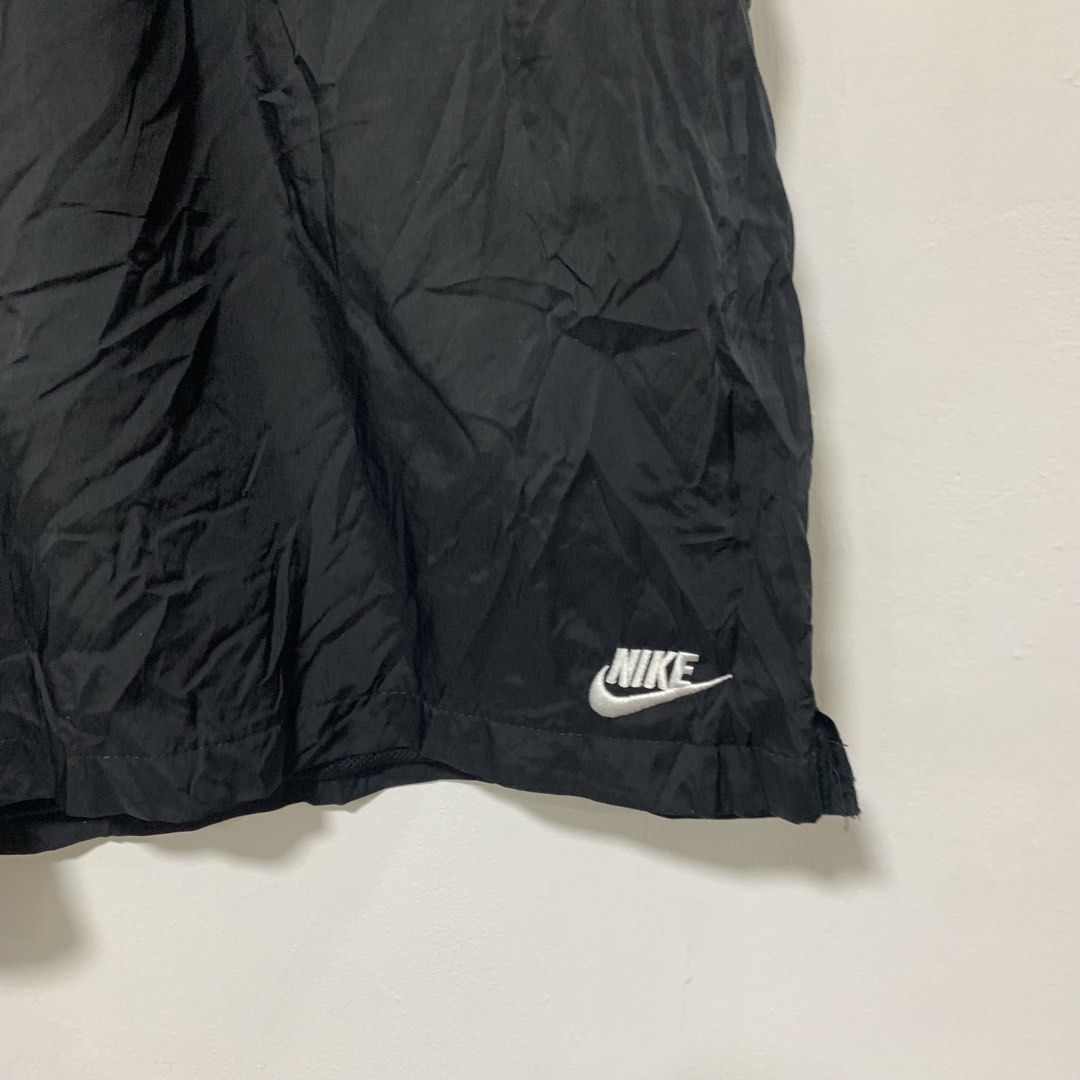 Nike woven (Category: Activewear) located in Cavite. Submitted by yobubsss (Listing ID 1471041562, Image 2). Description: Size XxL 36-42w 19L Good condition Minor issue.